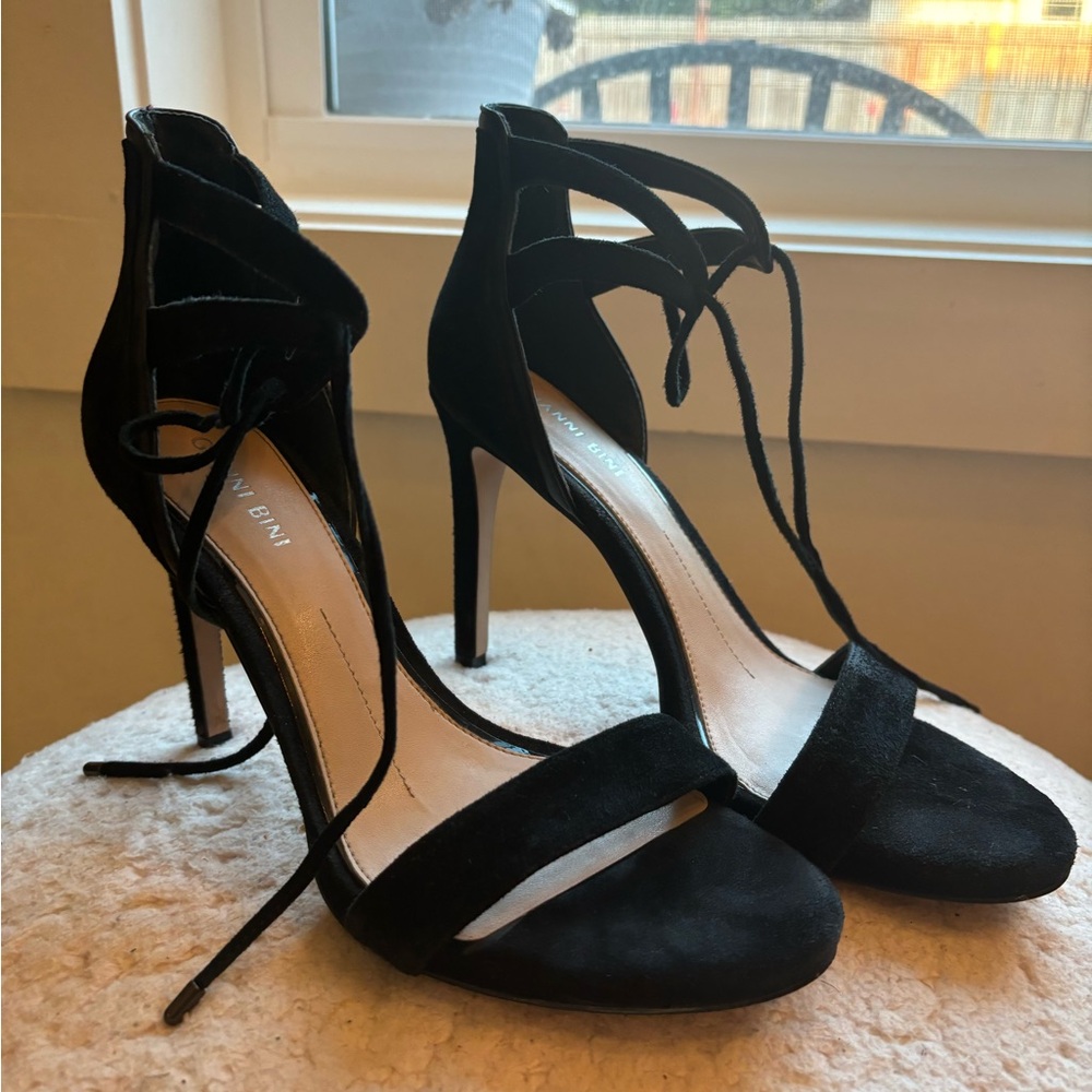Gianni Bini black heels
